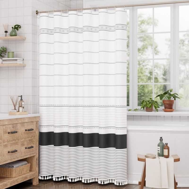 Cortina de Ducha Boho AmazerBath 183 cm Rayas Negras y Borlas