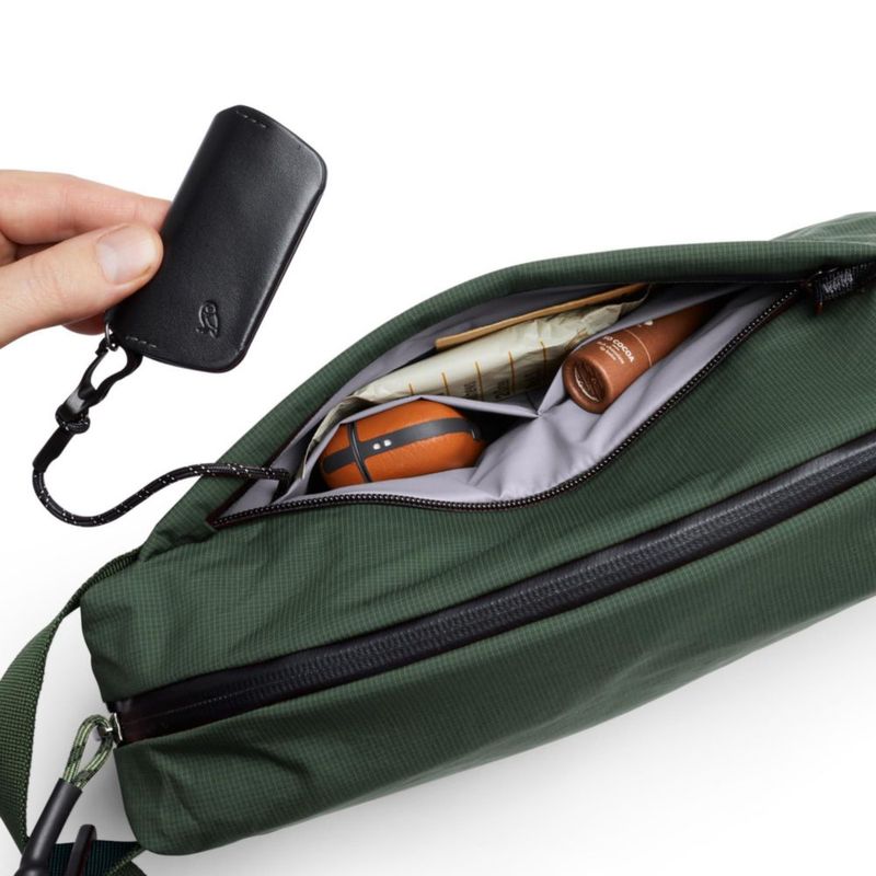 Bolsa bandolera Bellroy Lite verde abeto 20 × 30 × 10 cm 7 L