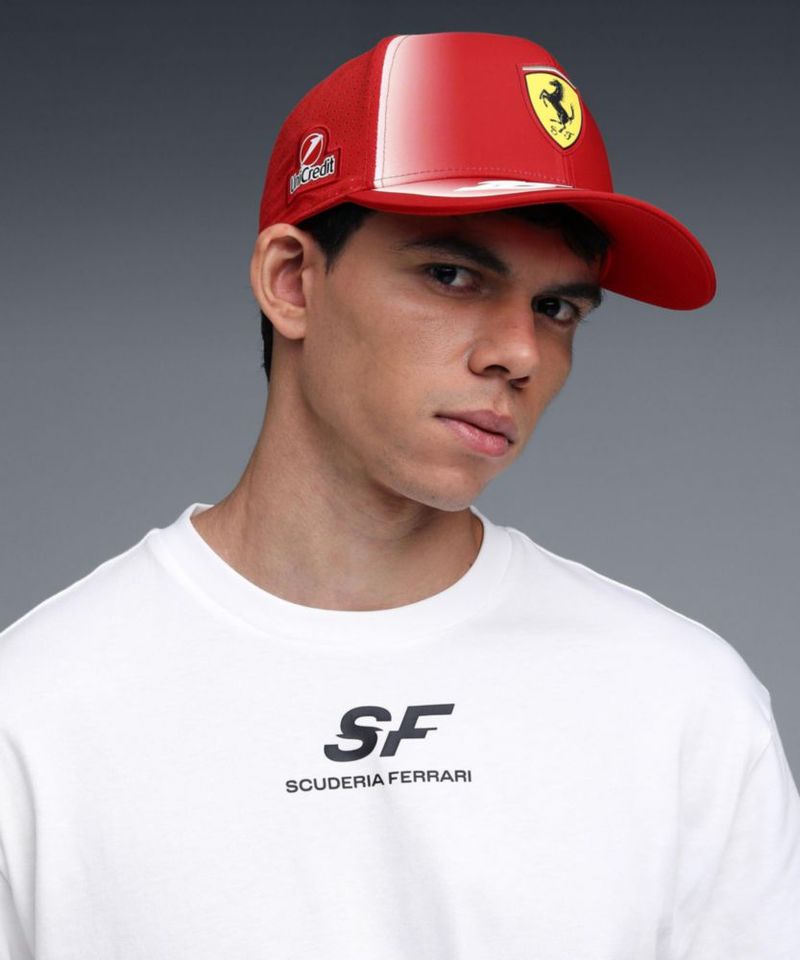 Gorra PUMA Scuderia Ferrari F1 Charles Leclerc Roja
