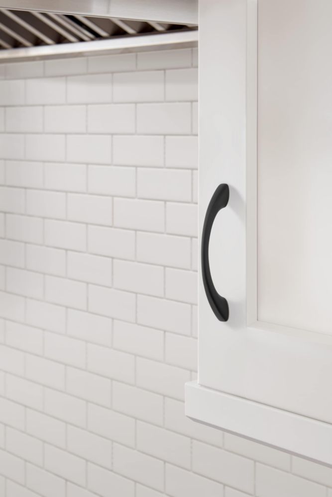 Tirador de armario Amerock Vaile negro mate 96 cm centro