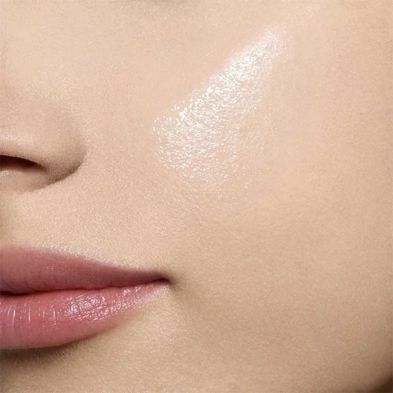 Tratamiento de aceite facial Clarins Lotus hidrata tonifica y equilibra