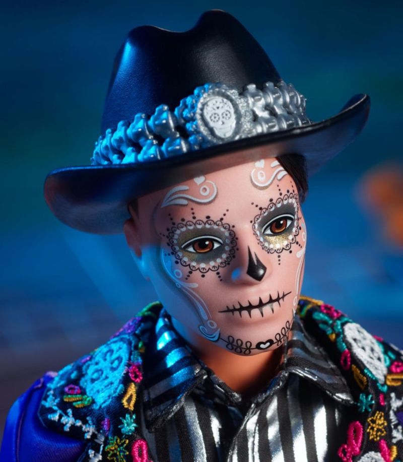 Barbie Signature Ken Día de Muertos 33 cm Incluye Base y Certificado