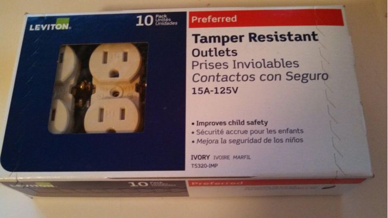 Enchufe eléctrico Leviton M21-T5320-IMP 15 A color marfil paquete de 10
