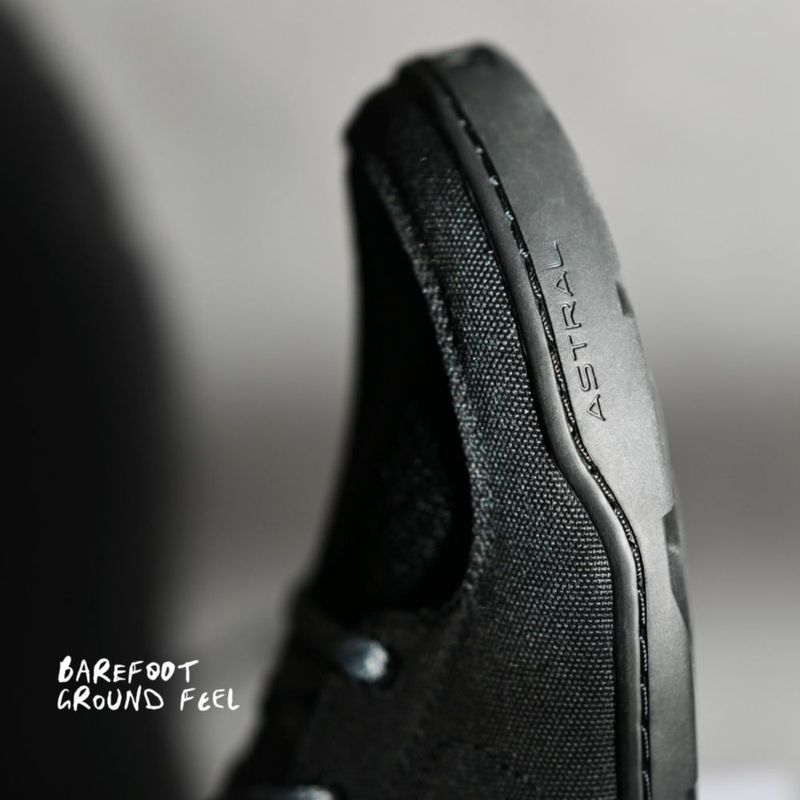 Zapatos Astral Loyak Space Black para hombre talla 9 7.5 oz