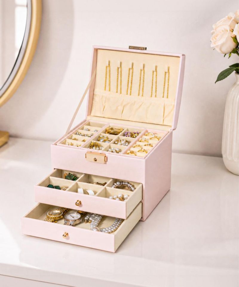 Caja de joyería Homde de 3 niveles con cierre tono nude beige