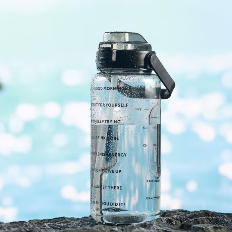 Botella RYI 64 oz (189 L) con funda y correa libre de BPA