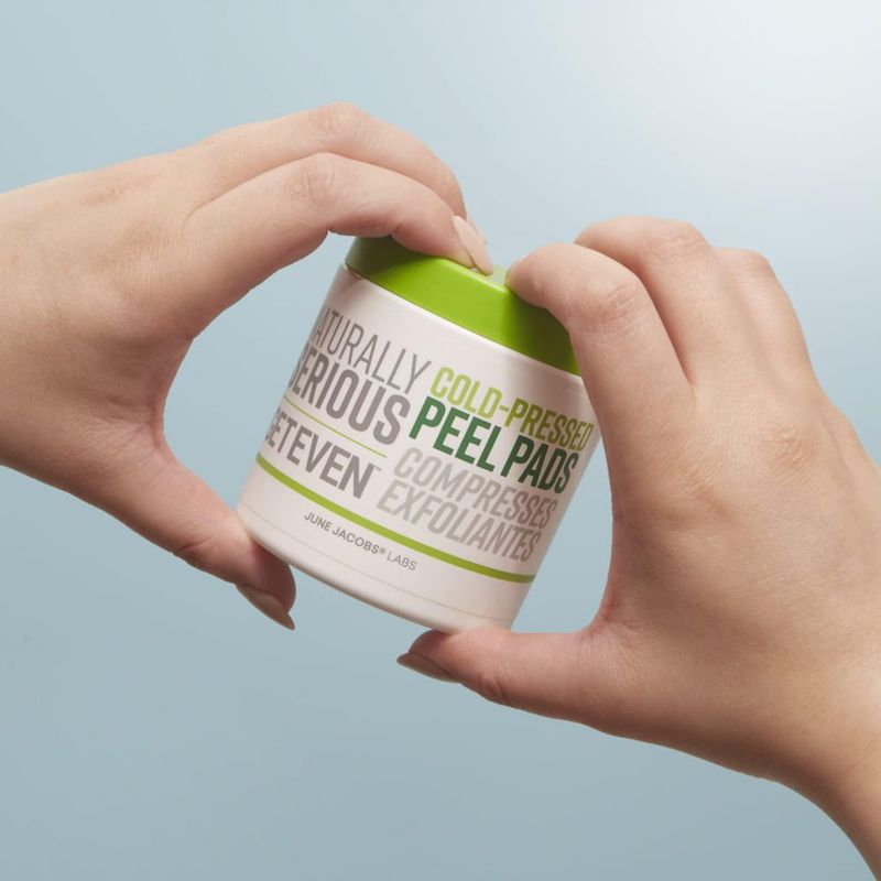 Las almohadillas exfoliantes naturalmente serias se vuelven incluso veganas