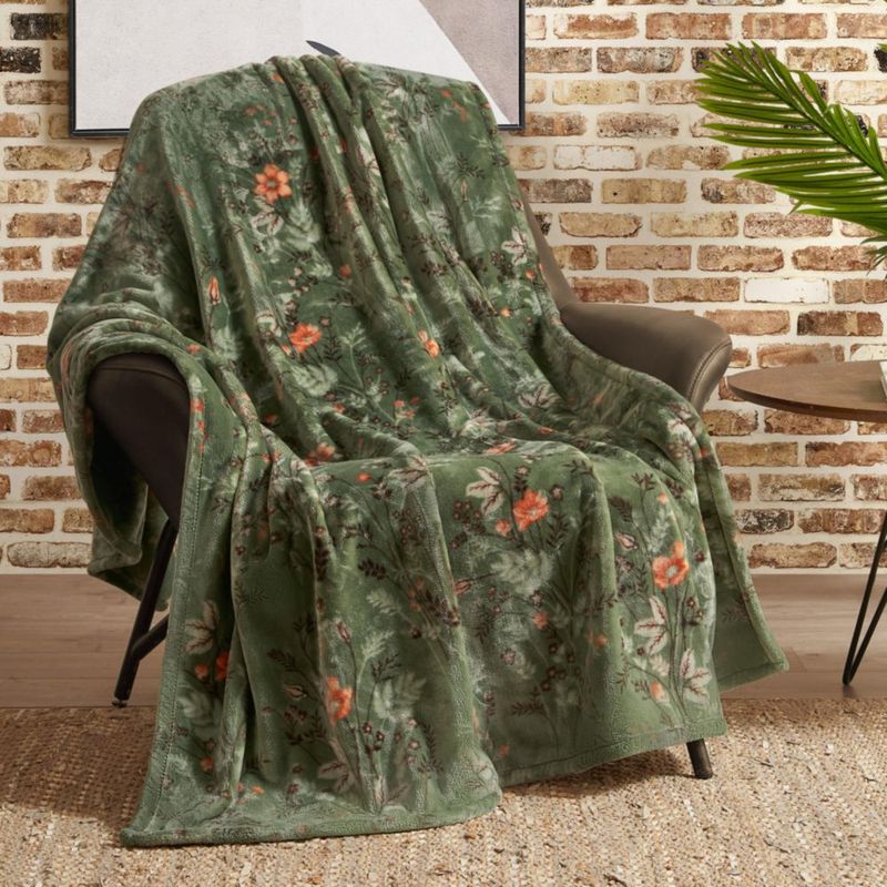Manta Lucky Brand 127 cm x 178 cm con diseño floral de microfibra
