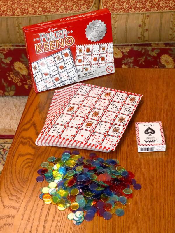 Juego de cartas Regal Games Poker Keeno con 12 tableros y 200 fichas