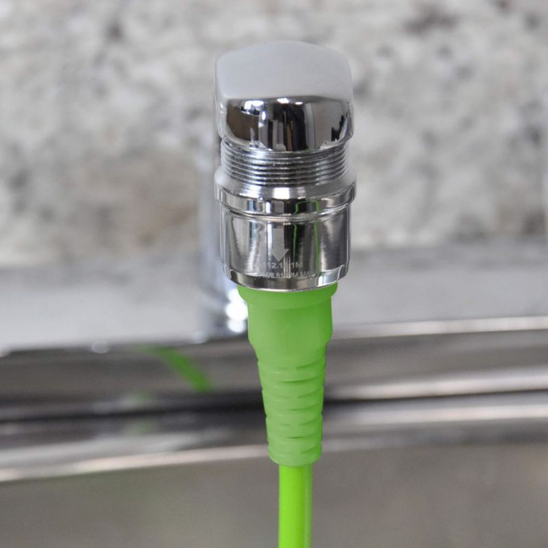 Manguera de desagüe Danco 10881X con forma de chorro de agua
