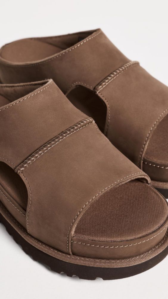 Sandalia UGG Goldenstar Hi Castaña Oscura talla 7