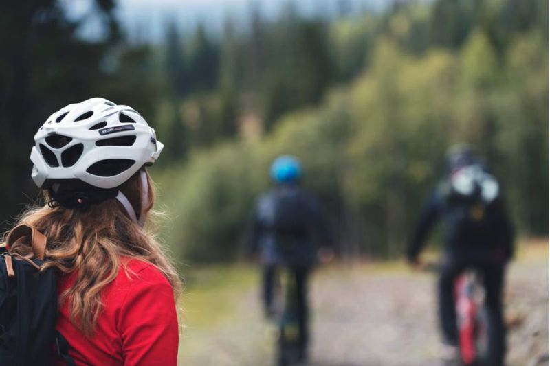 Casco Deportivo con Reflector de Rescate RECCO para Seguridad en Avalanchas