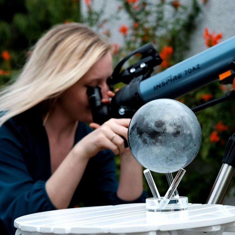 Globo MOVA Luna Clásico 11.5 cm Rotatorio con Energía Solar