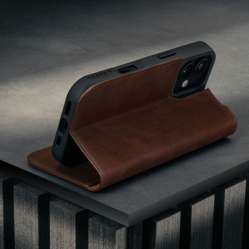 Funda TORRO para iPhone 17 de cuero tipo cartera en marrón oscuro