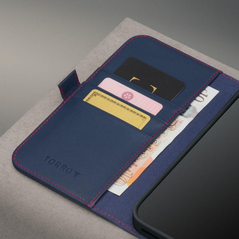 Funda TORRO de cuero azul marino con cartera para iPhone 18/17 Pro