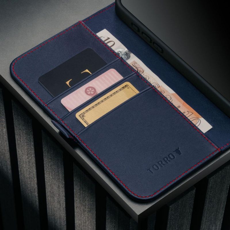 Funda TORRO para iPhone 17 de cuero azul marino
