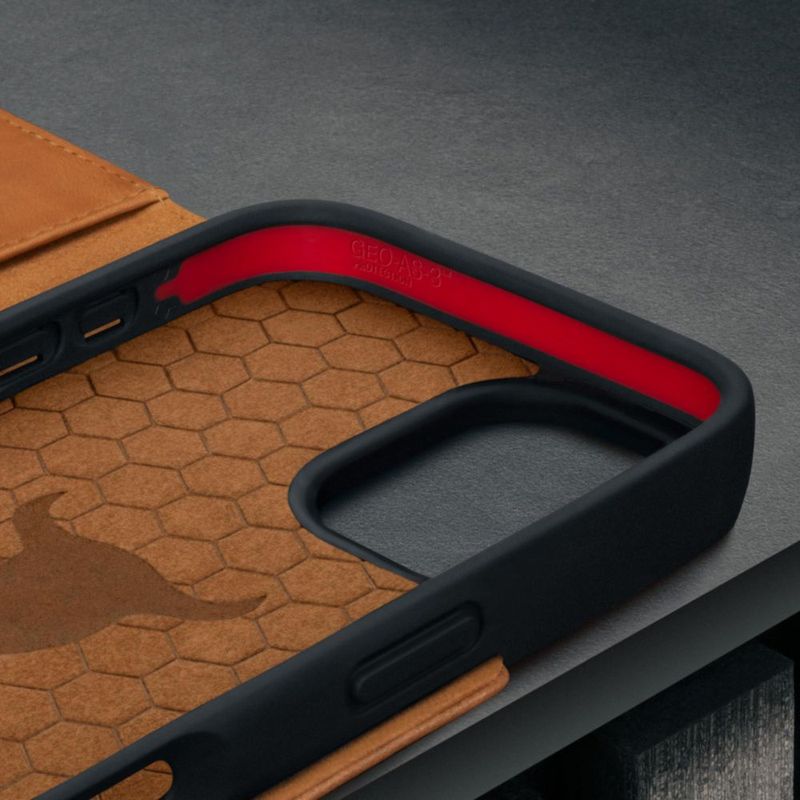 Funda TORRO para iPhone 17 de cuero color tostado con cartera y MagSafe