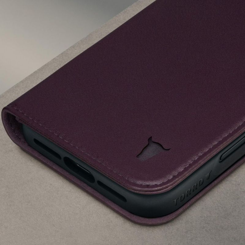 Funda de Cuero TORRO para iPhone 18/17 Pro – Cereza Oscura