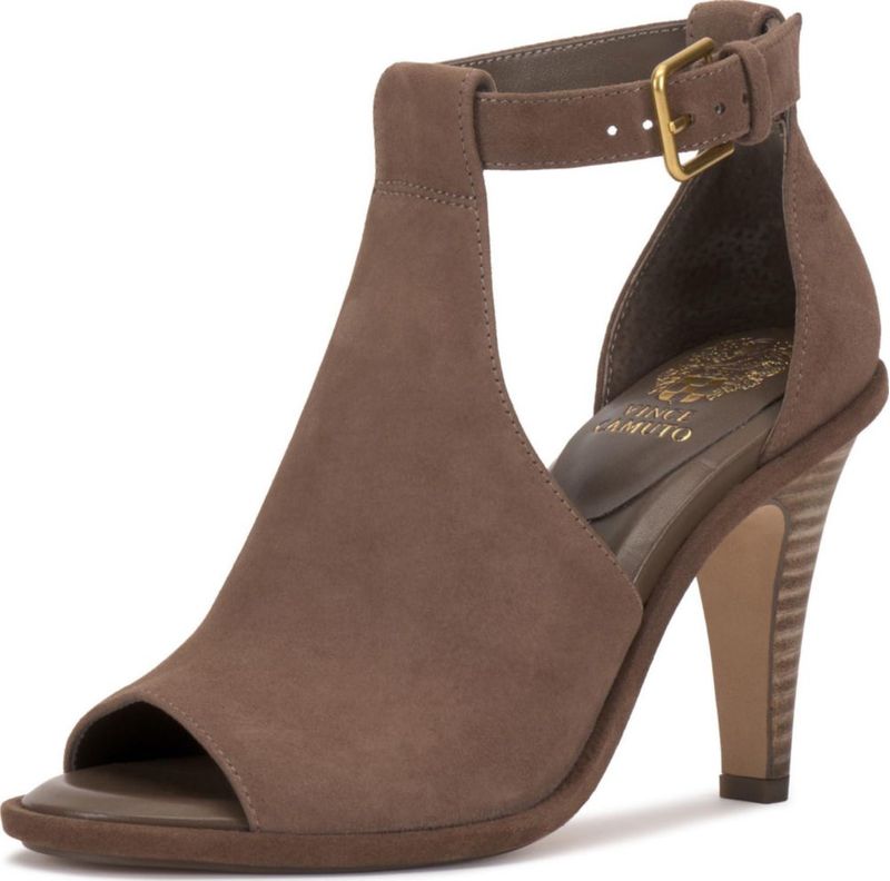 Sandalia Vince Camuto 6.5 con hebilla y tacón cónico color taupe tostado