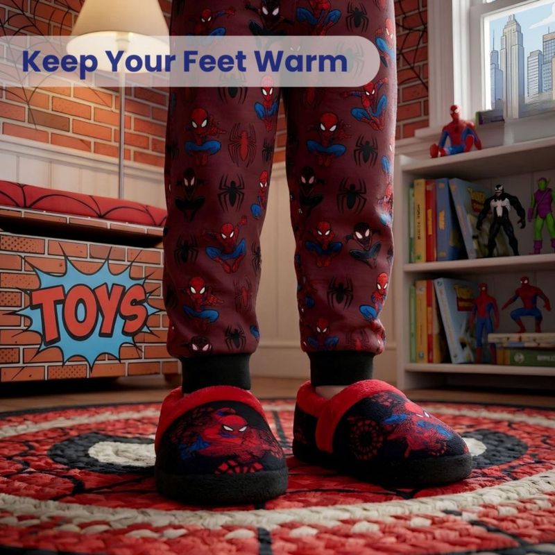 Pantufla Marvel Spiderman talla 9‑10 negra con detalles rojos de peluche