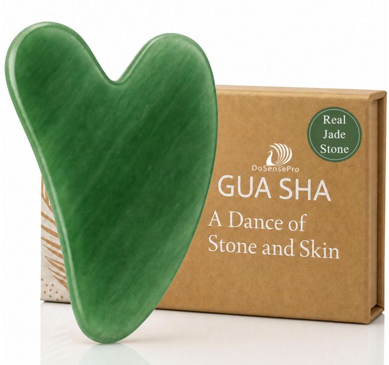Masajeador facial DoSensePro de jade Gua Sha con forma de corazón