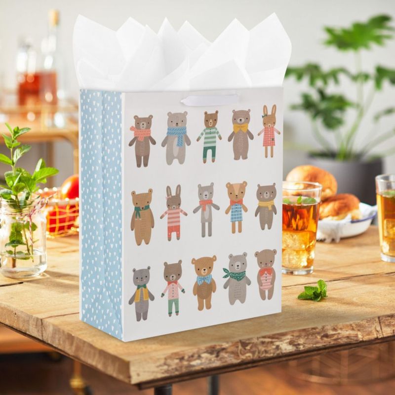 Bolsa de Regalo Hallmark XL 38 cm Osos y Conejitos con Papel de Seda