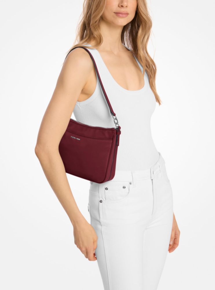 Bolso Michael Kors Mediano de Nylon Oxblood