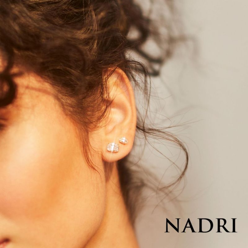 Arete NADRI Oval CZ Chapado en Rodio