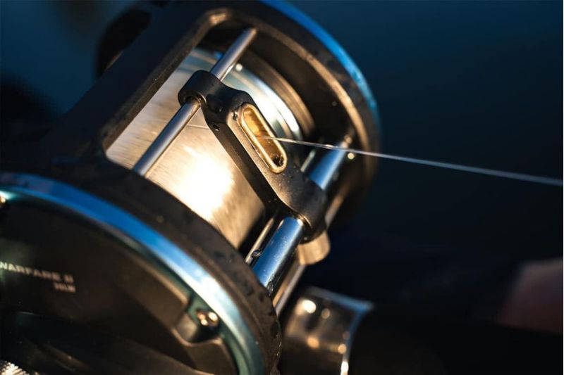 Carrete de pesca PENN Warfare II 20 de grafito HT-100