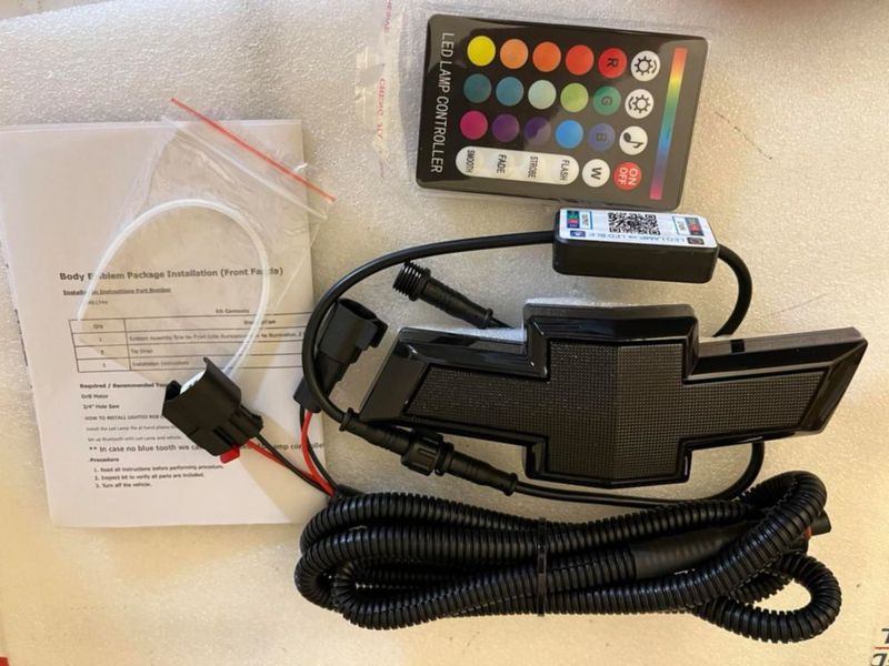 Emblema de parrilla Autogem Camaro RGB LED negro