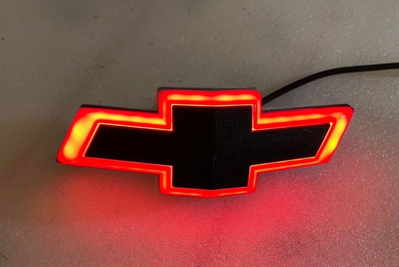 Emblema de parrilla Autogem Camaro RGB LED negro