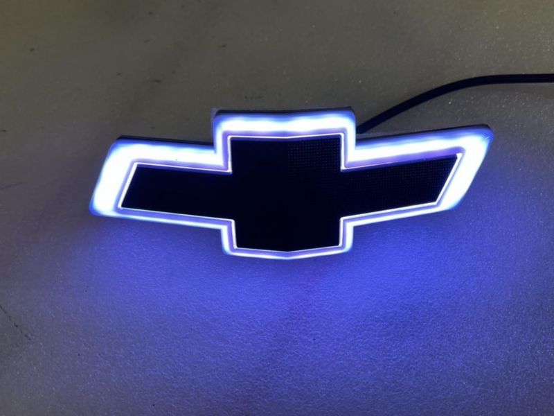 Emblema de parrilla Autogem Camaro RGB LED negro