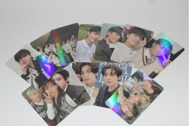 Tarjetas fotográficas Yuto 55 piezas 5.5x8.5 cm Láser K‑pop LOMO