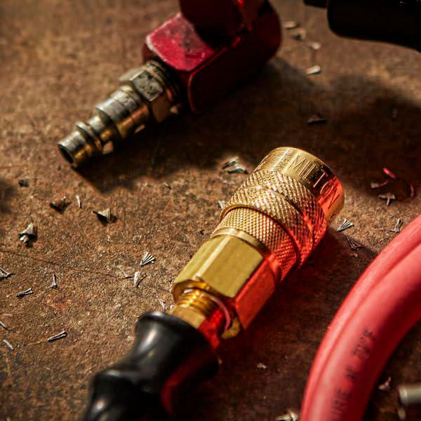 Acoplador Milton 1/4" NPT hembra de latón (paquete de 10)
