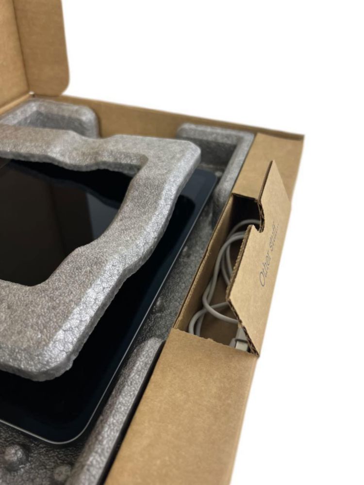 Caja de envío EPE universal para tabletas 18 cm x 13 cm