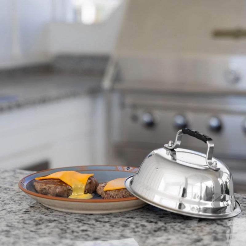 Cúpula para derretir queso Outset de 19 cm para parrilla de acero inoxidable