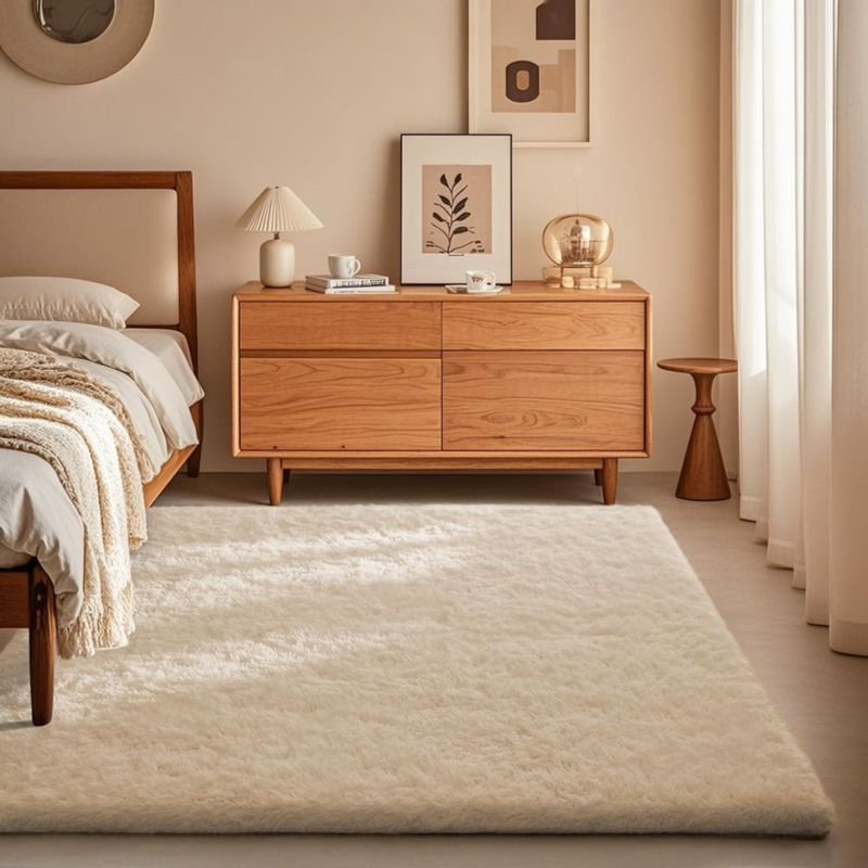 Alfombra de área Ophanie 122 x 183 cm antideslizante color marfil pelo largo