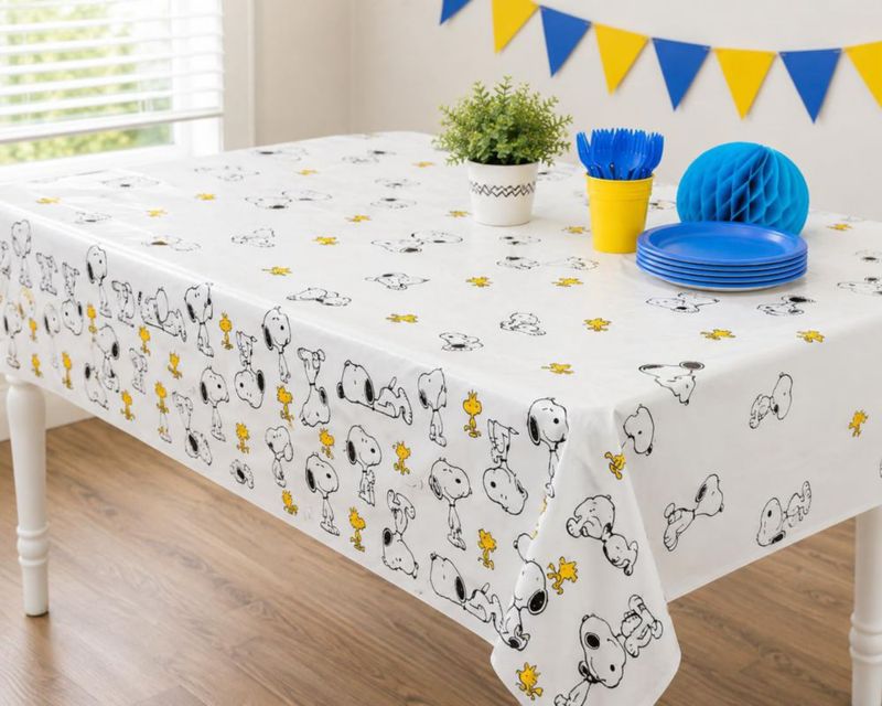 Mantel desechable Fun Express 137 cm × 274 cm Snoopy y Woodstock