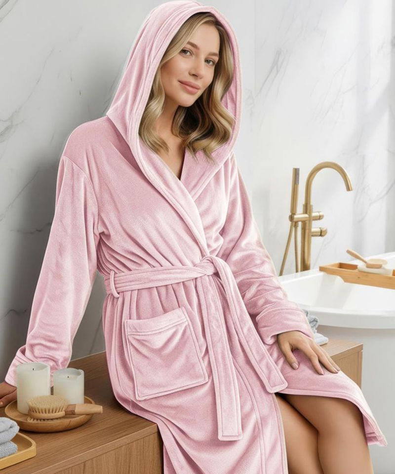 Bata NY Threads Talla Mediana Rosa Claro con Capucha de Felpa