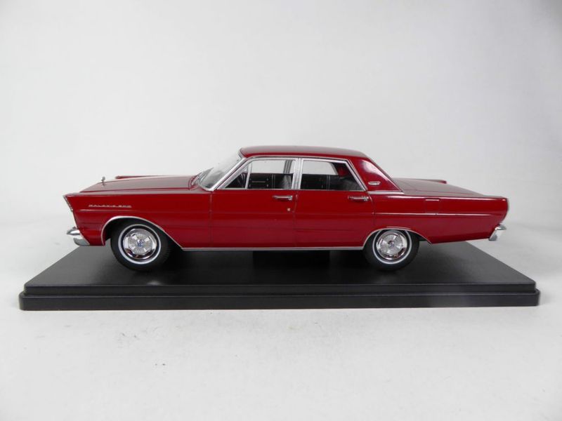 Auto en miniatura OPO 10 Ford Galaxie 500 1965 escala 1:24