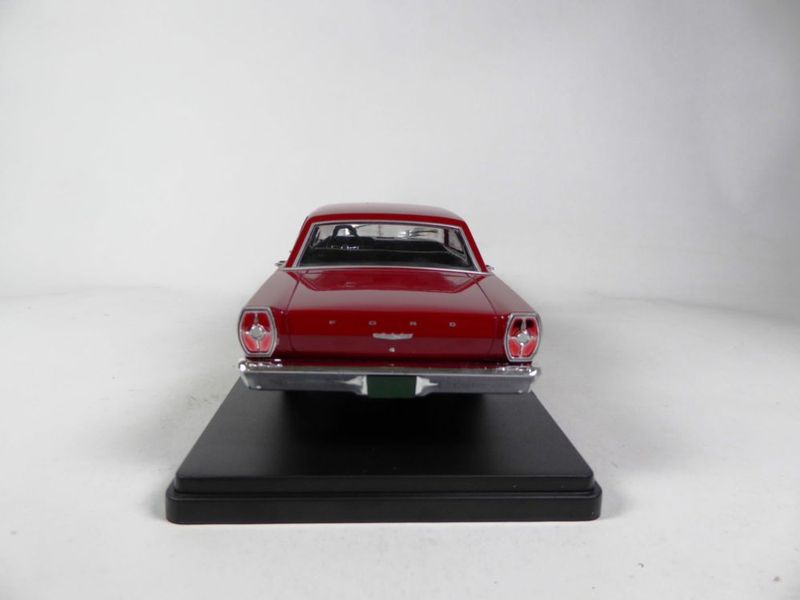 Auto en miniatura OPO 10 Ford Galaxie 500 1965 escala 1:24