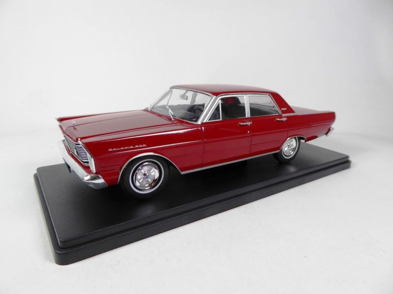 Auto en miniatura OPO 10 Ford Galaxie 500 1965 escala 1:24