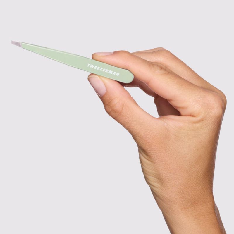 Pinza para Cejas Inoxidable Inclinado Tweezerman Pistacho