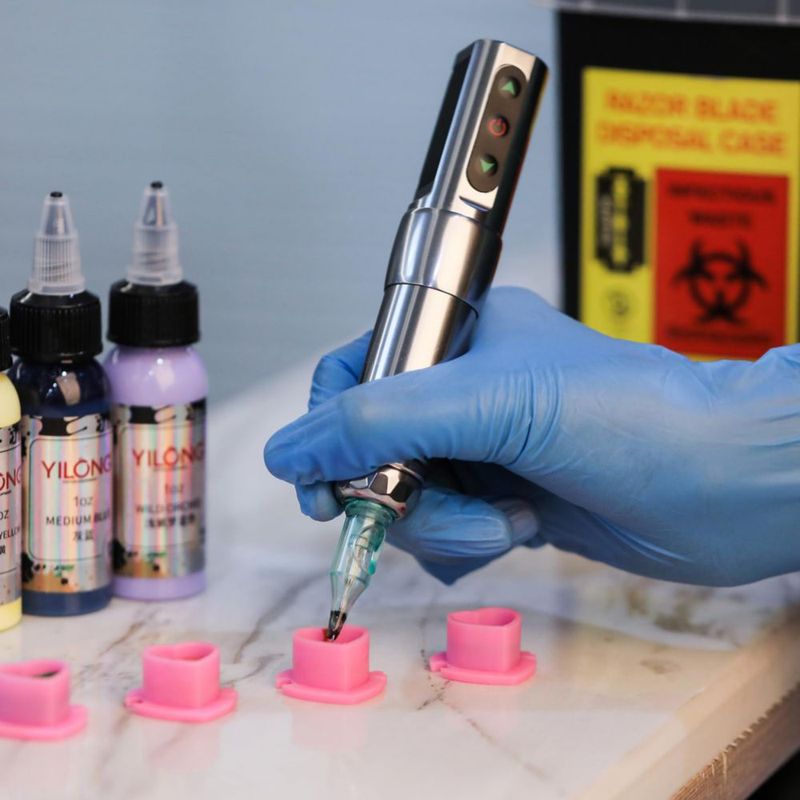 Tapas de Tinta para Tatuajes YILONG 200 unidades Desechables en Forma de Corazón Rosa