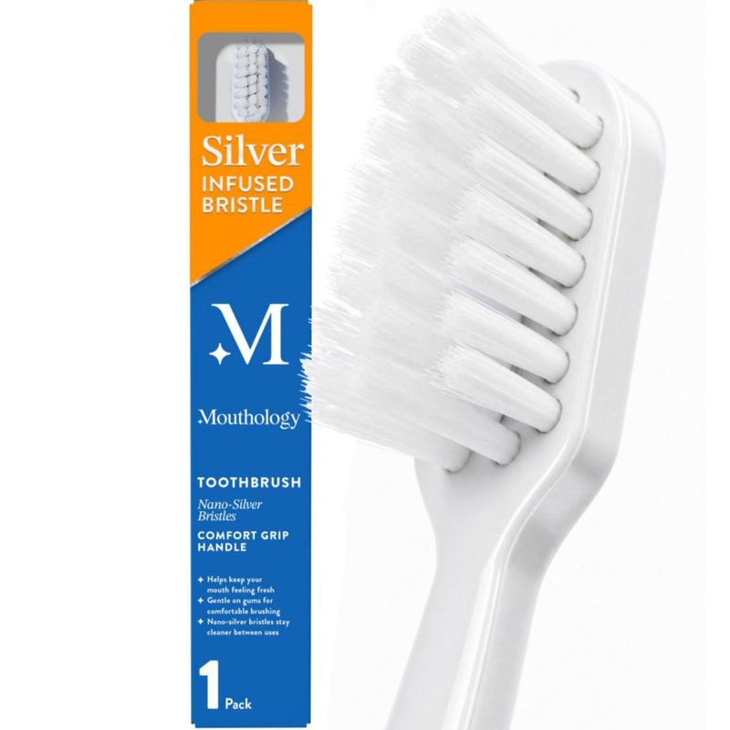 Cepillo de dientes Mouthology Nano Plata Ultra Suave