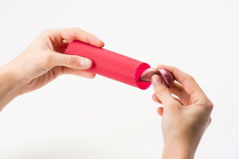 Pelador de Ajos Zyliss de Silicona con Tubo Rodante – Rojo