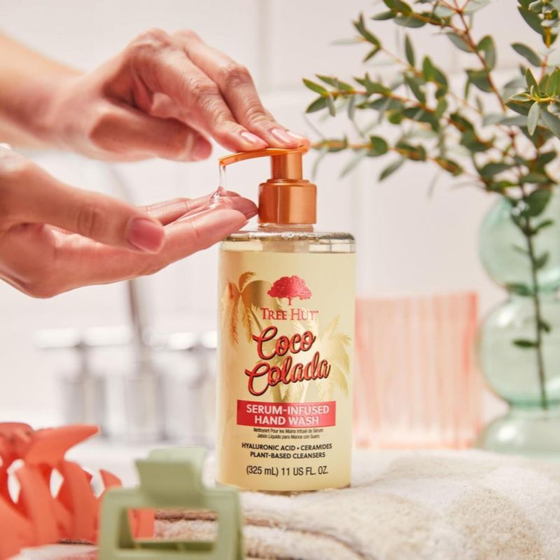 Gel de manos Tree Hut 325 ml con suero infundido – Coco Colada