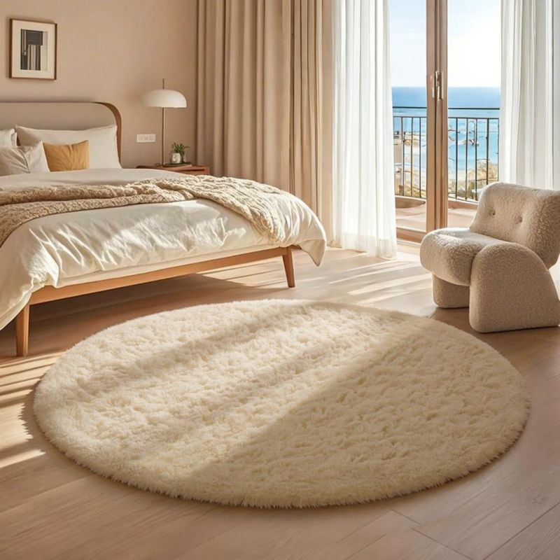 Alfombra redonda Ophanie 122 cm beige de pelo largo y esponjosa