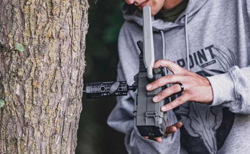 Brazo de montaje SPYPOINT MA-500 ajustable para cámara de rastreo