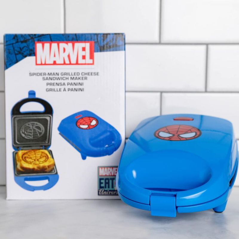 Sandwichera Uncanny Brands Spider-Man 120V Marvel